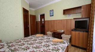 Гостиница Гостевой дом «Век» Анапа Стандартный двухместный номер с 1 кроватью или 2 отдельными кроватями-8