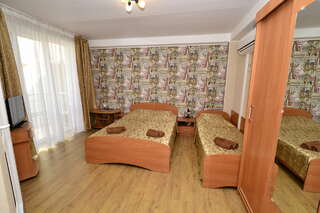 Гостиница Век Анапа Трехместный номер с балконом-12