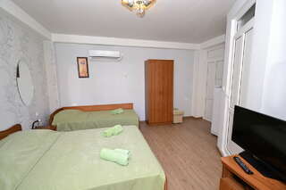 Гостиница Век Анапа Трехместный номер с балконом-9