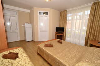 Гостиница Век Анапа Трехместный номер с балконом-13